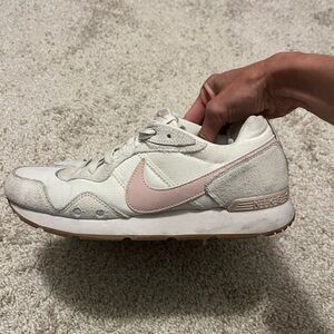 Nike Venture Runner Women’s Shoes